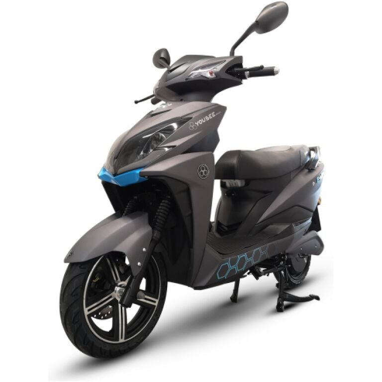 Accessible dès l'âge de 14 ans avec le permis approprié. Le Scooter Électrique E-NEKO est un véhicule innovant qui symbolise l'évolution de la mobilité urbaine, offrant une alternative de transport écologique et efficace. Il se distingue par ses caractéristiques techniques avancées, notamment sa batterie Lithium-Ion CATL 72V 20Ah de haute qualité et amovible, son moteur sans balais, et son couple maximum de 80 Nm, permettant une conduite puissante et agile sur divers terrains. Vendu par Ride concept